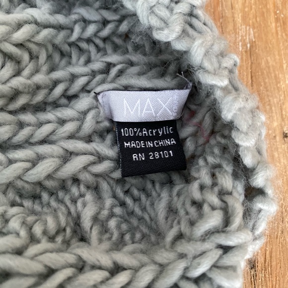 Women’s Chunky Blue Winter Hat - Picture 5 of 5